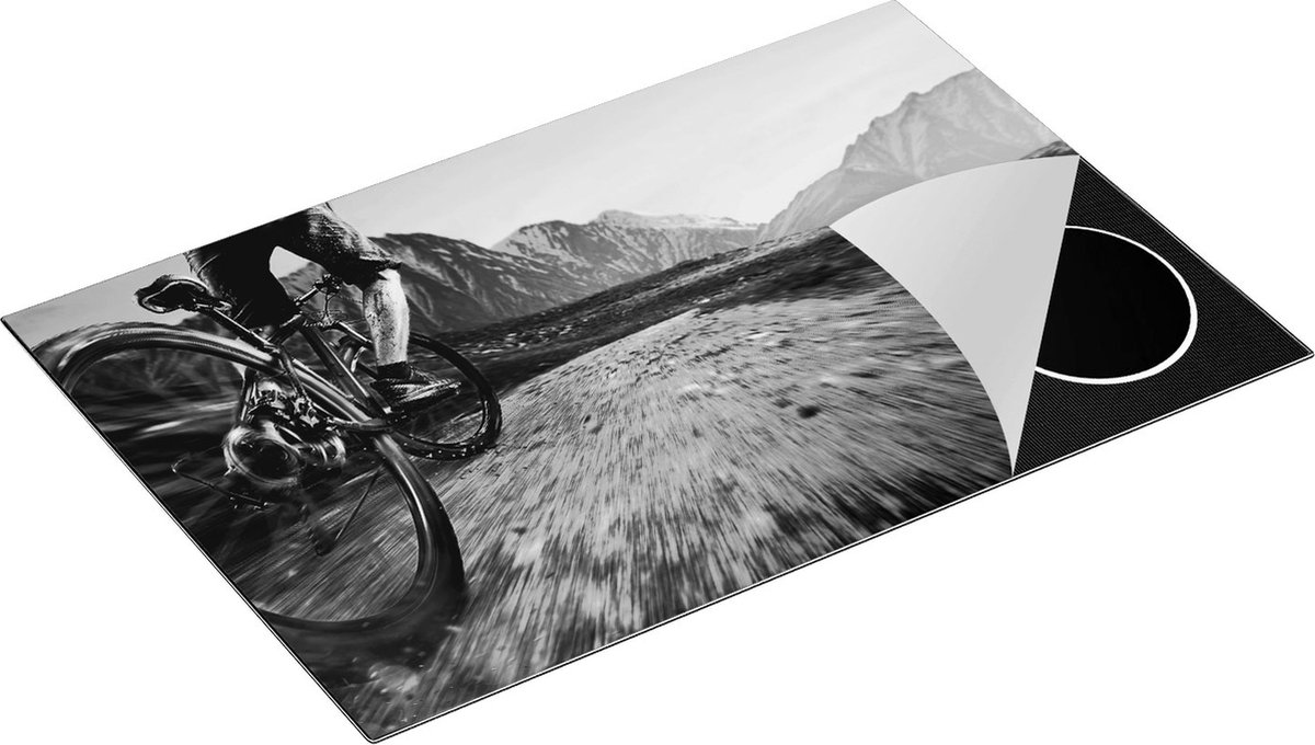 Chefcare Inductie Beschermer Moutainbike Fietser in de Bergen - Zwart Wit - 81,2x52 cm - Afdekplaat Inductie - Kookplaat Beschermer - Inductie Mat