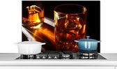 Spatscherm keuken 90x60 cm - Kookplaat achterwand Glazen - Whiskey - Drank - Muurbeschermer - Spatwand fornuis - Hoogwaardig aluminium