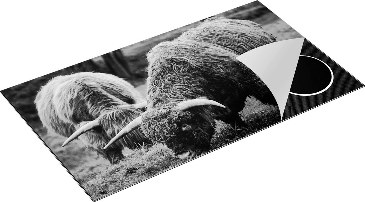 Chefcare Inductie Beschermer Twee Schotse Hooglanders Grazen Gras - Zwart Wit - 90x52 cm - Afdekplaat Inductie - Kookplaat Beschermer - Inductie Mat
