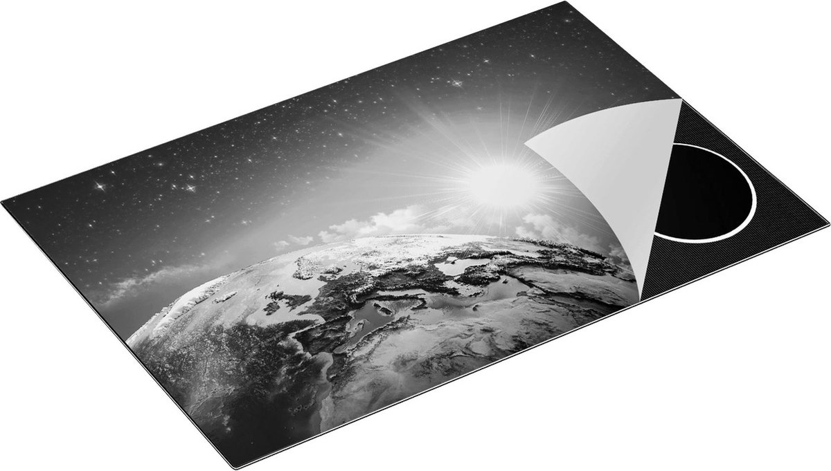 Chefcare Inductie Beschermer Aarde vanuit de Ruimte op Europa - Zwart Wit - 83x51,5 cm - Afdekplaat Inductie - Kookplaat Beschermer - Inductie Mat