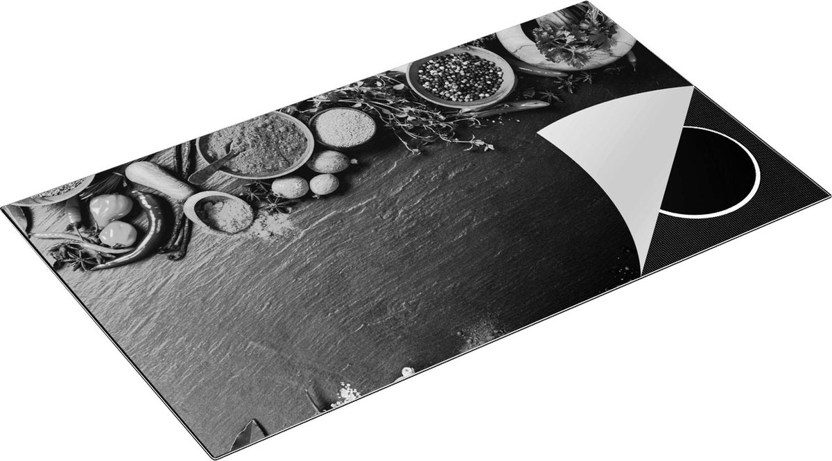 Chefcare Inductie Beschermer Verschillende Kruiden op een Zwarte Tafel - Zwart Wit - 91,6x52,7 cm - Afdekplaat Inductie - Kookplaat Beschermer - Inductie Mat