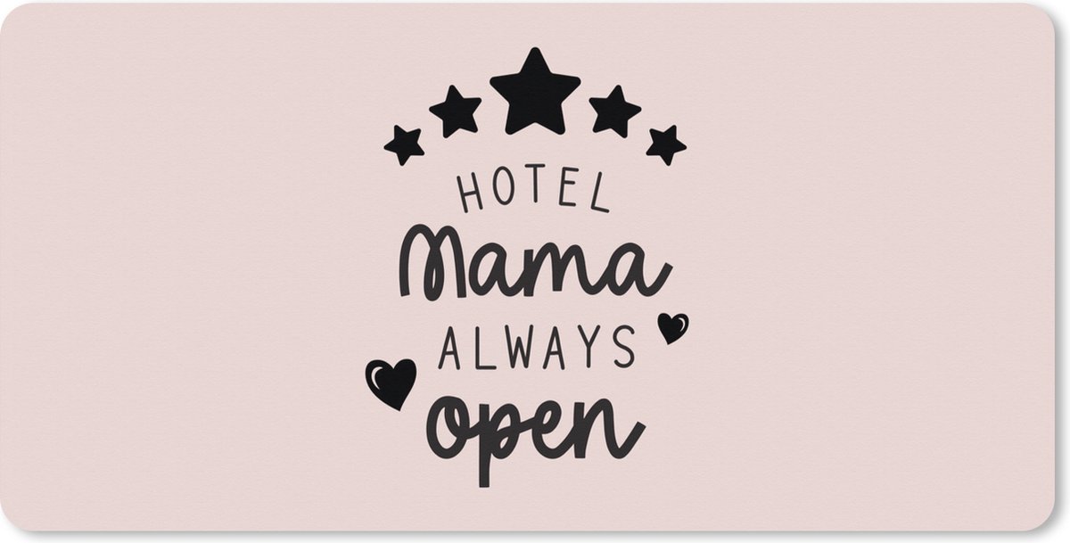 Muismat XXL 80x40 cm - Bureau onderlegger - Bureau mat Spreuken - Quotes Hotel Mama Always Open - Mama cadeau - Moeder - Moederdag - Liefste mama - Bureaumat - Gaming mousepad xl - Bureaulegger groot - Computer deskmat