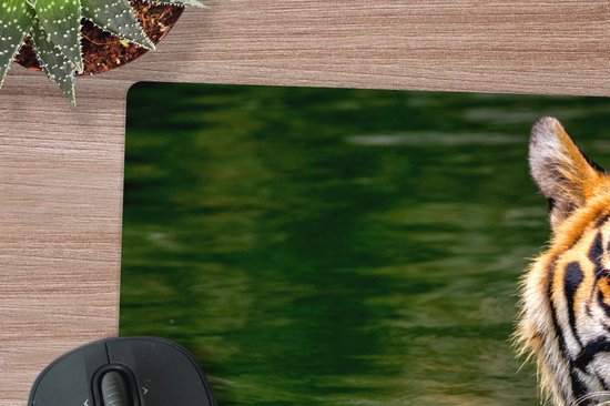 Muismat XXL - Bureau onderlegger - Bureau mat - Tijger - Water - Reflectie - 90x45 cm - XXL muismat