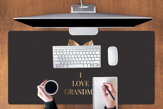 Muismat XXL 120x60 cm - Bureau onderlegger - Bureau mat Spreuken - Quotes I Love Grandma - Oma - Liefste oma - Moederdag - Gold - Bureaumat - Gaming mousepad xl - Bureaulegger groot - Computer deskmat