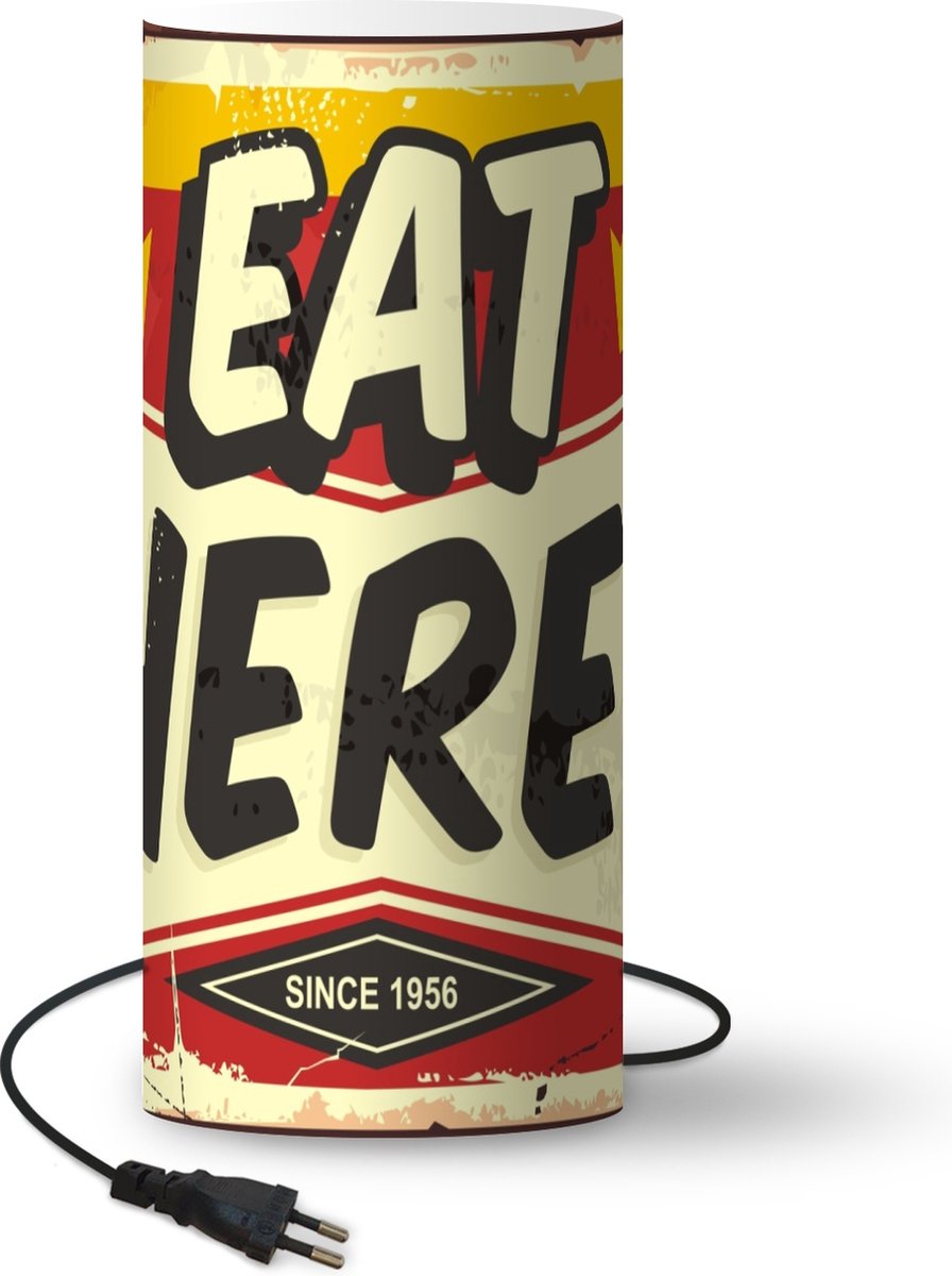 Lamp - Nachtlampje - Tafellamp slaapkamer - Eten - Vintage - Reclamebord - Illustratie - 70 cm hoog - Ø29.6 cm - Inclusief LED lamp