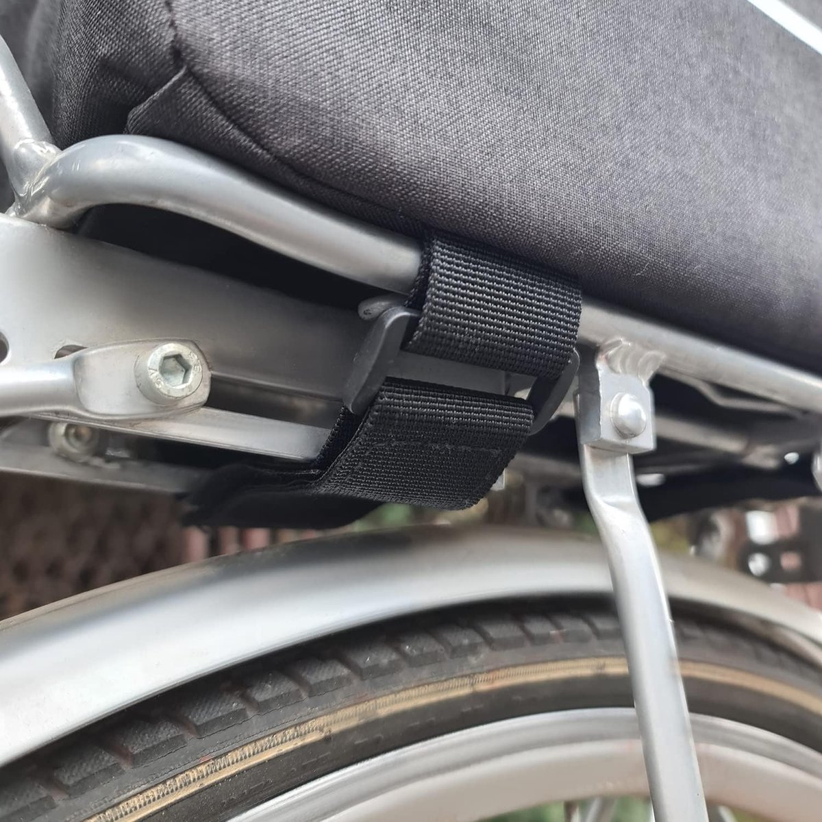 Thijox - Fietstas voor Bagagedrager - Isoleerde Koeltas met Mobiele Telefoonvak - 9L - Perfect voor Fietsen, Picknicken, Camping, en Vakanties