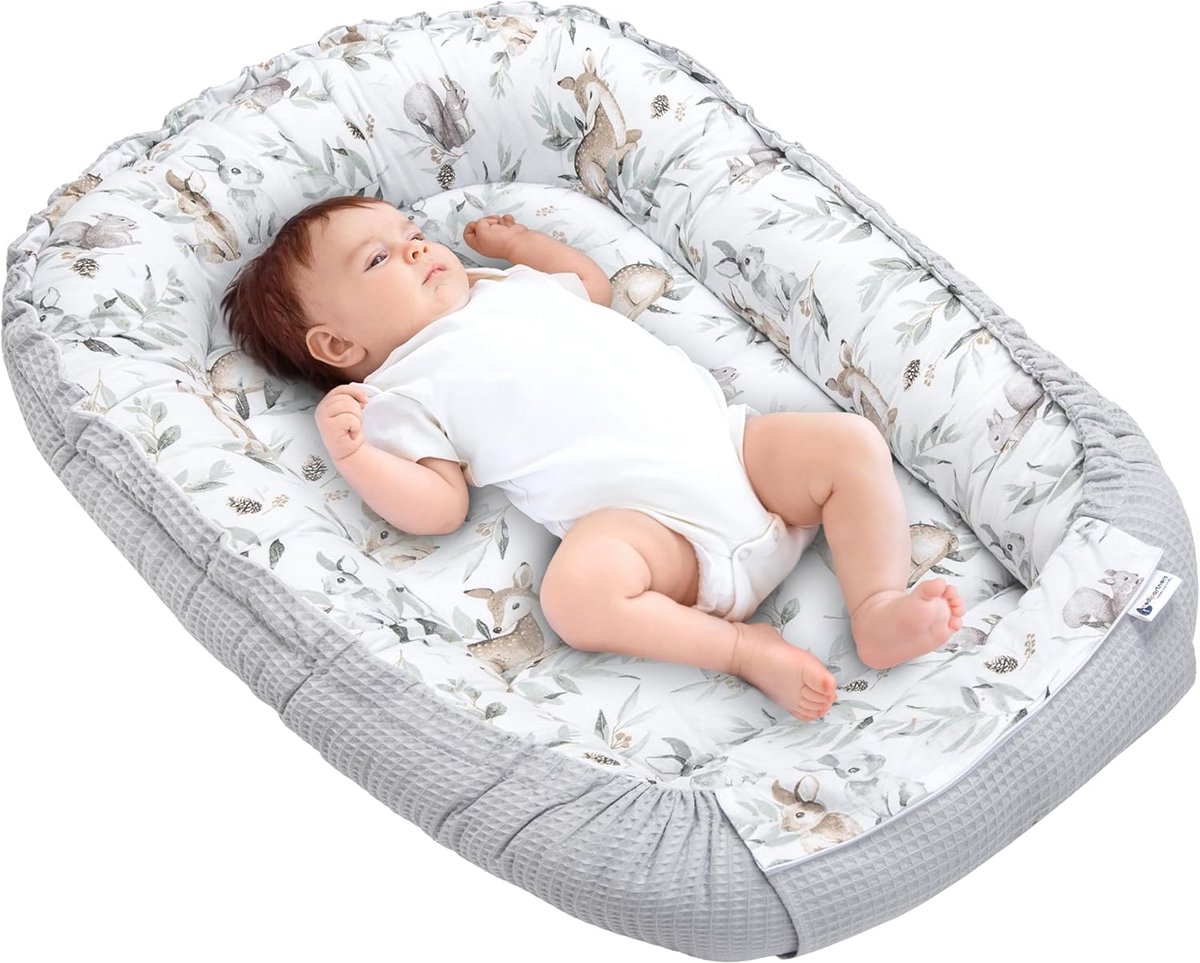 SnelShoppen - Baby Nest Cuddle Nest 100% Katoen Waffle Reisbed voor Baby's 100x60x15cm Veilig Sluiting (Herten in Bladeren met Grijze Waffle)