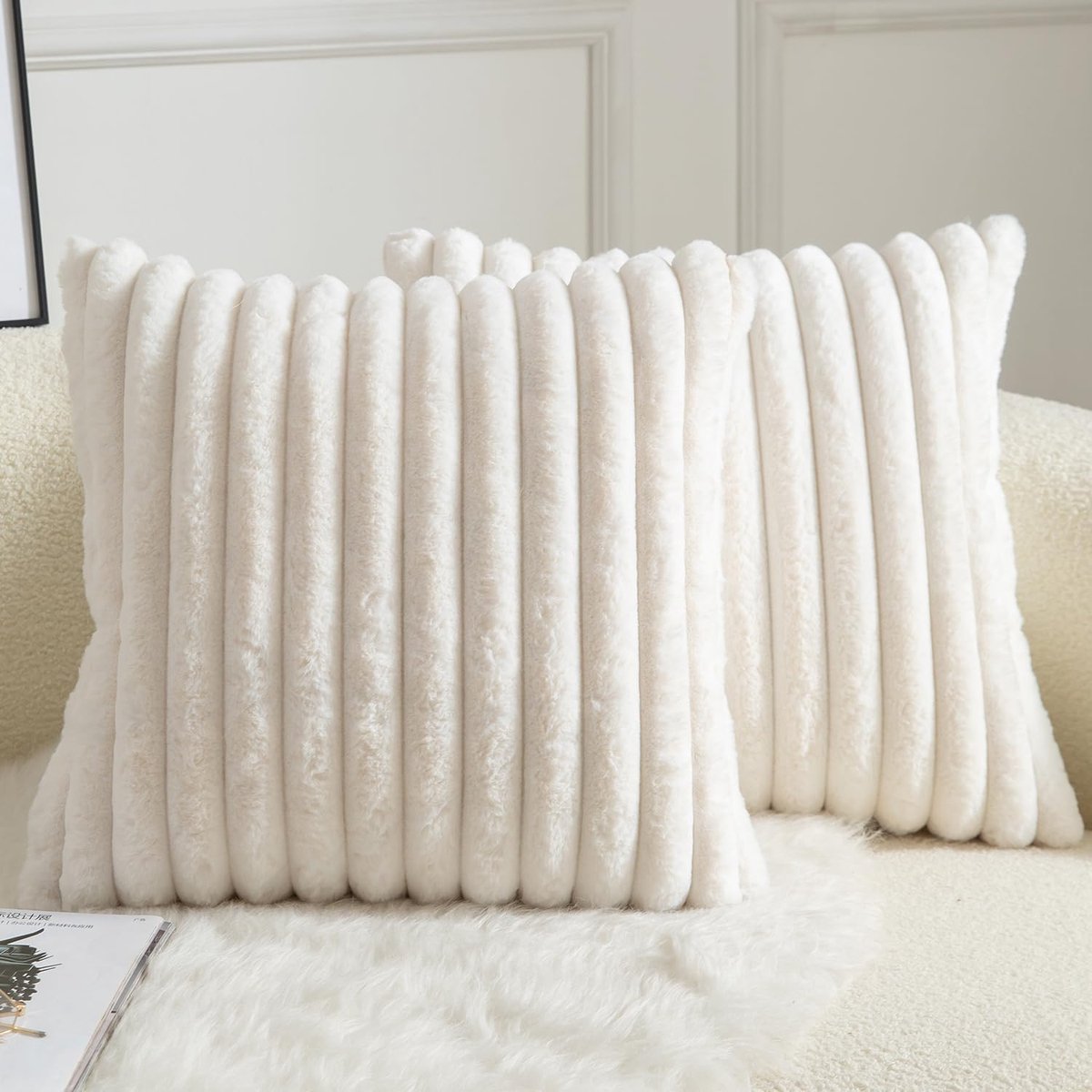 SnelShoppen - Set van 2 Decoratieve Kussenhoezen 60x60cm - Luxe Faux Fur Gestreept - Zacht Pluche Kussenslopen voor Woonkamer en Slaapkamer - Crème Wi