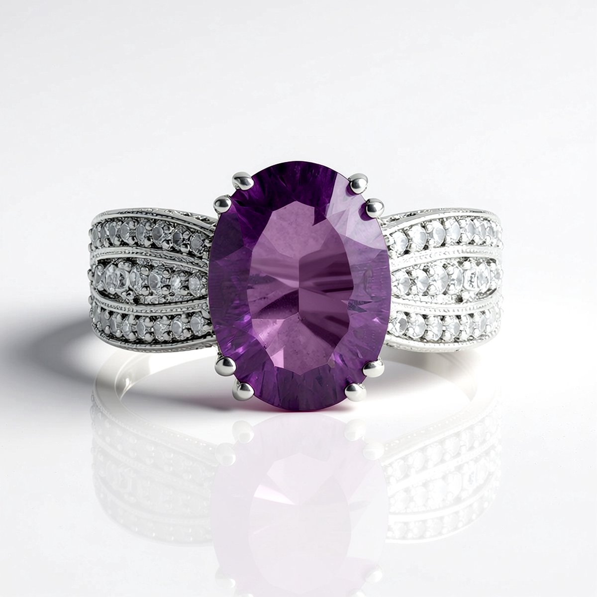 Cavill - Zilveren ring met Paarse Fluoriet 5,31 ct - 925 Sterling Zilver - Concaaf Ovaal slijpsel - Elegante Pavé Zirkonia - Handgemaakte Sieraden
