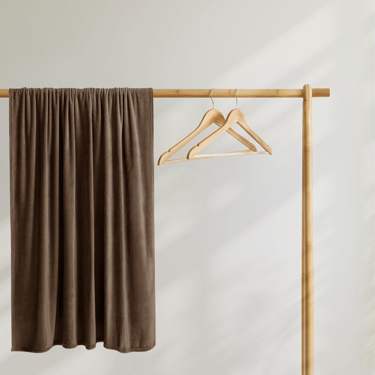 SnelShoppen - Luxe Microvezel Knuffeldeken 150x200 cm - Bruin Fleece Deken - Zacht en Pluizig - Ideaal voor Woonkamer, Slaapkamer en Kamperen