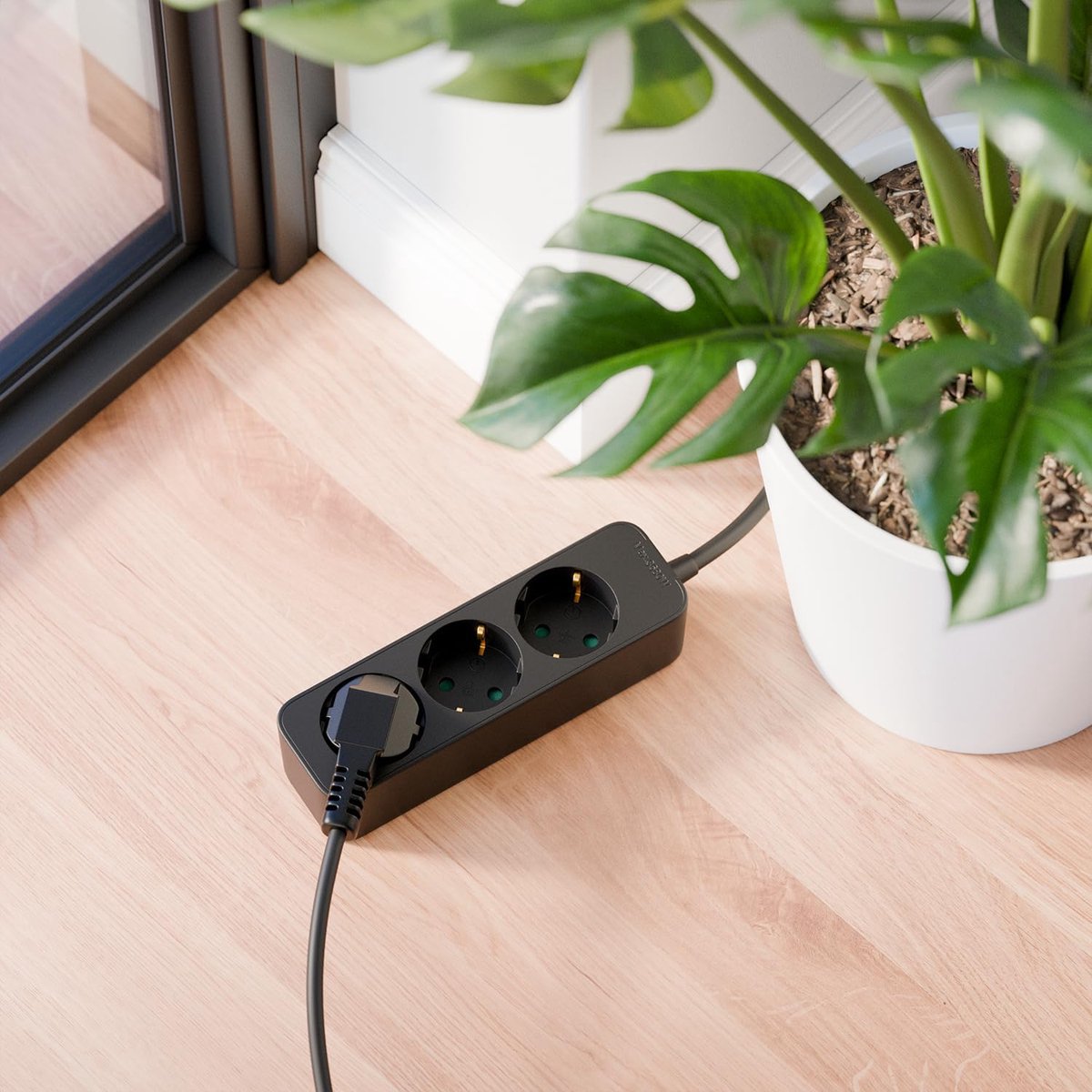 SnelShoppen - 3-Voudige Stekkerdoos met Platte Stekker - 5m Kabel - Ideaal Achter Meubels - Meervoudige Stroomverdeling - 3680W 16A - Zwart