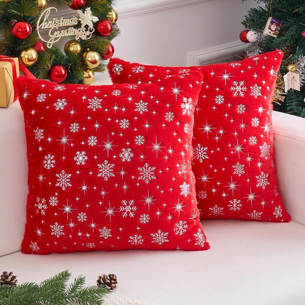 Kussenhoezen Kerst Rood 50 x 50 cm - Fluweel met Gouden Sneeuwvlokken - Modern en Zacht - Perfect voor Kerstdecoratie - ShopVlot