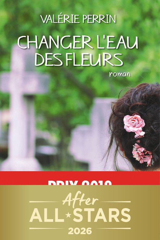 Livre "Changer l'eau des fleurs" avec des fleurs roses dans les cheveux d'une femme sur fond de tombe.