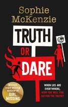 Boekcover 'Truth or Dare' van Sophie McKenzie. Grote witte en rode borden met 'TRUTH OR DARE'.
