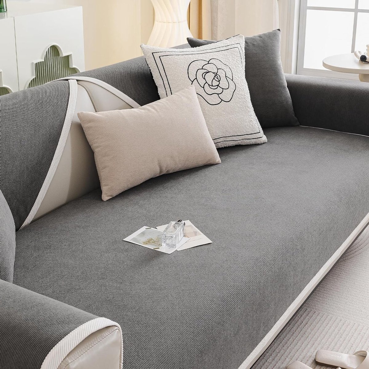 Elastische bankhoes voor de woonkamer, krasbestendig en antislip, wasbare en vuilafstotende hoes in grijs 70 x 180 cm, perfect voor huisdieren en bescherming