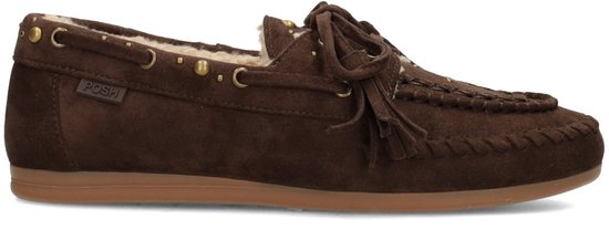 Zijaanzicht van donkerbruine suède mocassins met fleece voering, franjes en gouden studs.