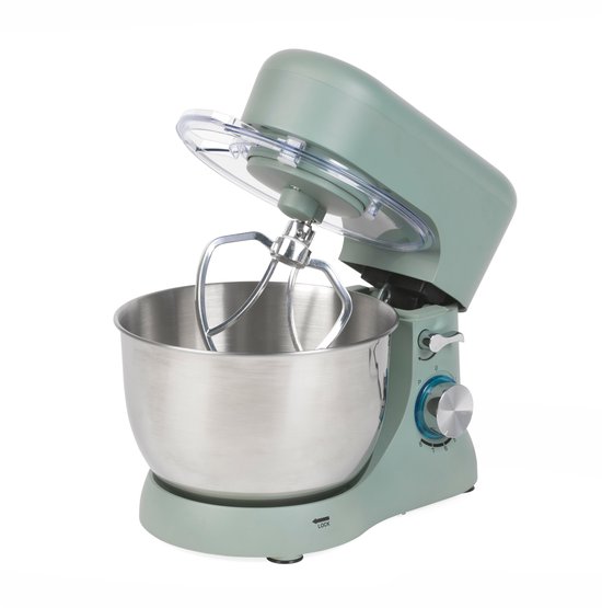 Lichtgroene keukenmixer met roestvrijstalen kom en garde, op witte achtergrond.