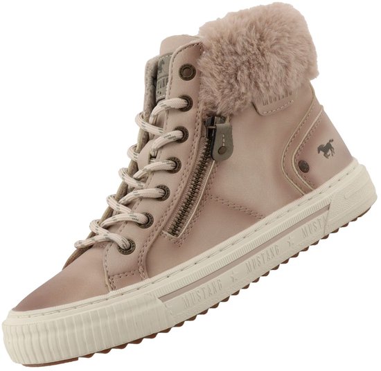 Roze hoge Mustang sneaker met veter- en ritssluiting, bontkraag en bruine rubberen zool met logo.