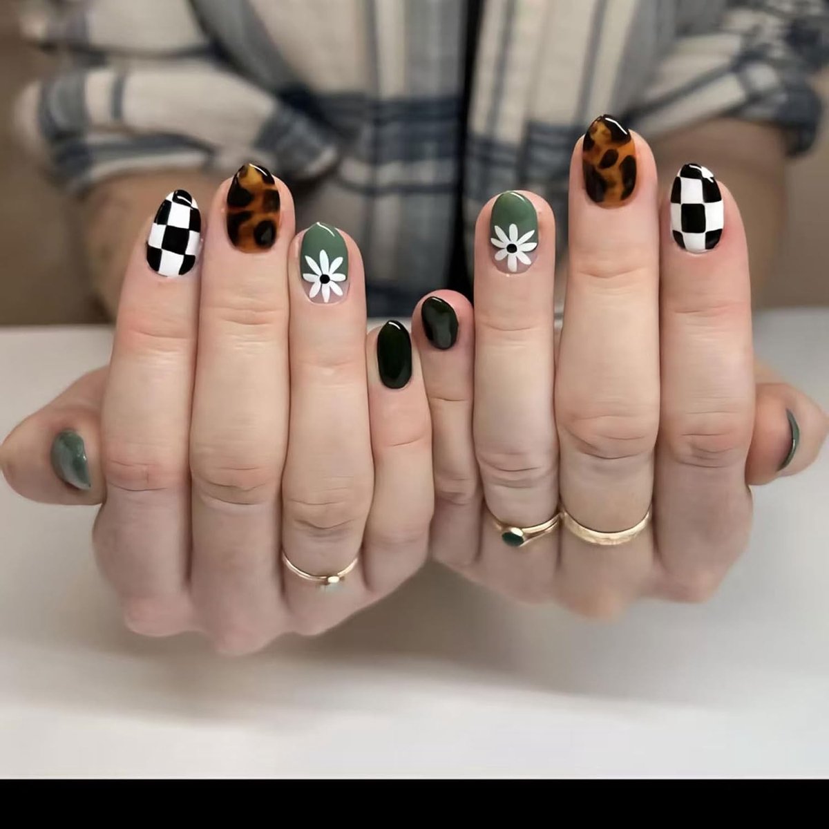 Set van 24 Korte Ronde Schaken met Diverse Ontwerpen, zoals Luipaardprint en Bloemen, Inclusief Jelly Gel en Bestandsblok voor Meerdere Gelegenheden en Toepassingen