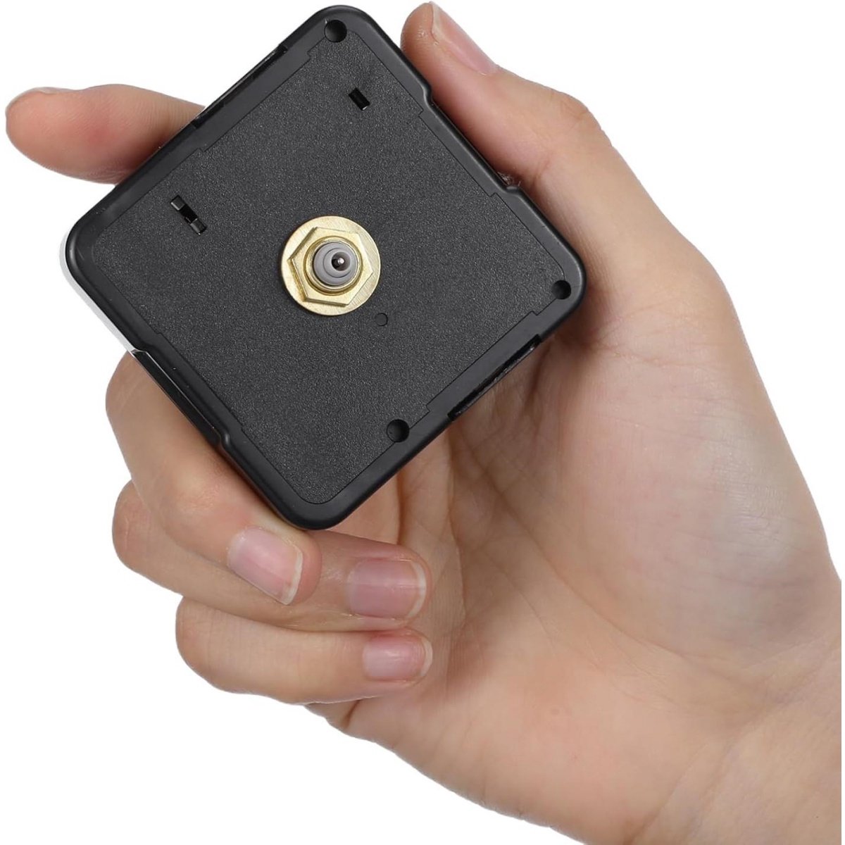 SSTRWGOOD Uurwerk voor Wandklok - Stille Quartz Mechanisme - Geschikt voor Dunne Klokken en Moderne 3D Wandklokken - Plastic Behuizing - Aslengte 1,7cm (Schroefdraad 1,1cm) - Batterij Aangedreven - 1 Stuk