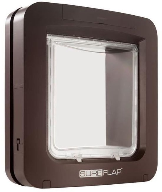 Bruine SureFlap microchip huisdierluik met doorzichtige klep.