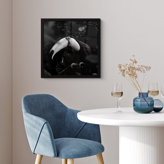 Cadre photo avec affiche Zwart et Wit- Toucan entouré de papillons dans la jungle - noir et blanc - 40x40 cm - Cadre pour affiche