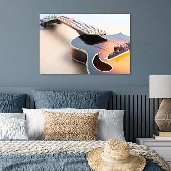 Une guitare électrique sur un plancher en bois Poster 90x60 cm - Tirage photo sur Poster (décoration murale salon / chambre)