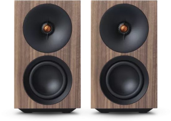 Paar walnootkleurige boekenplankspeakers met zwarte drivers.