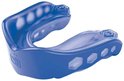 Blauwe Shock Doctor Gel Max mondbeschermer met hexagoonvormige openingen.