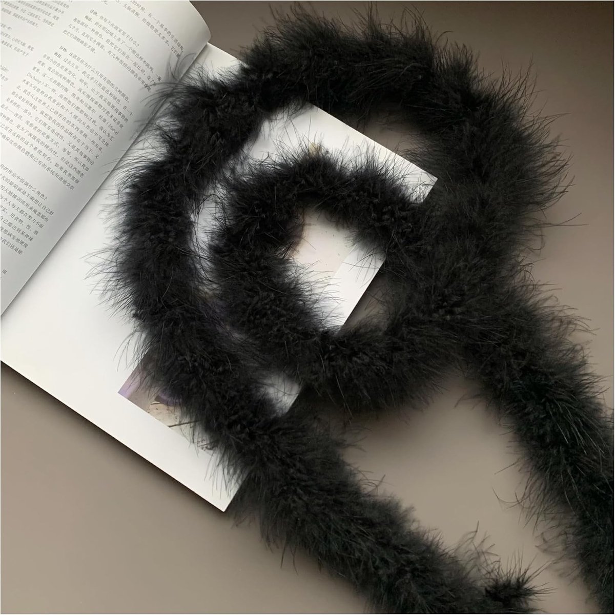 Zachte Zwarte Veren Boa van 2 m - Pluche Marabu Boa voor DIY Kostuums en Decoratie, Perfect voor Feestjes en Evenementen