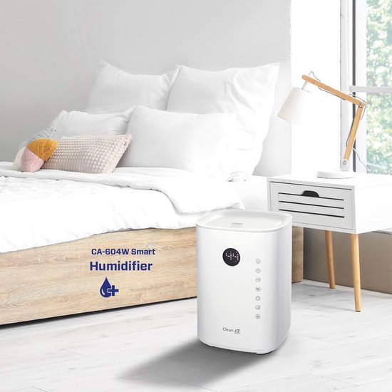 Witte Clean Air Optima CA-604W Smart luchtbevochtiger naast een nachtkastje in een slaapkamer.