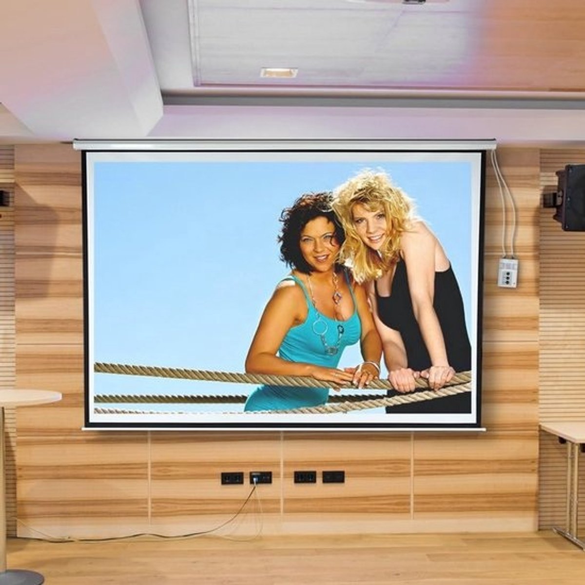 XL Motorisch Projectiescherm met Afstandsbediening - 145 Inch (300x229 cm) voor Thuisbioscoop en Presentaties