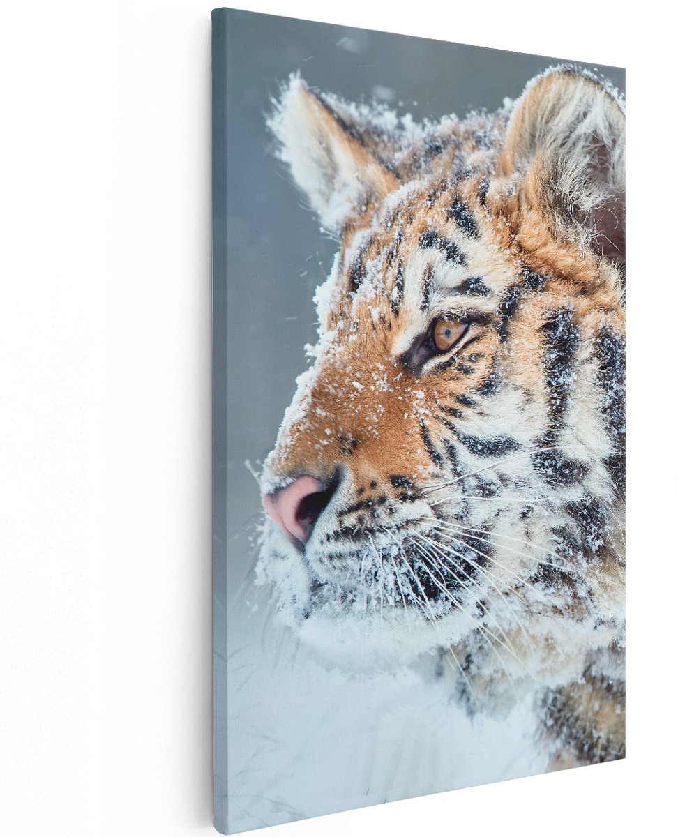 Artaza Canvas Schilderij Tijger Tijdens De Sneeuw - 120x180 cm - Groot - Wanddecoratie Woonkamer - Schilderijen - Muurdecoratie