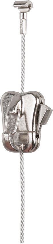 Een zilverkleurige STAS zipper pro ophanghaak aan een dunne staalkabel.