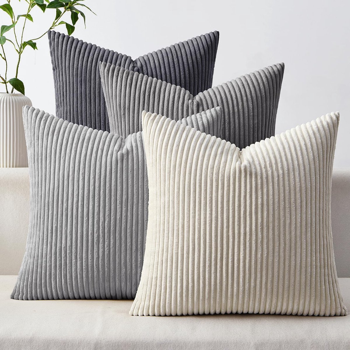 SnelShoppen - Set van 4 Kussenhoezen 50 x 50 cm Corduroy Zacht Gestreepte Decoratieve Kussen Covers voor Woonkamer Bed Bank Donkergrijs