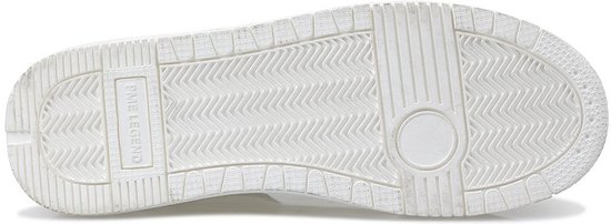 Onderkant van een donkerblauwe sneaker met een wit loopvlak met visgraatpatroon en 'PME LEGEND' in reliëf.