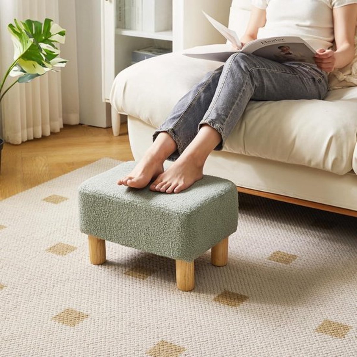 Rechthoekige Poef - Moderne Voetenbank met Houten Poten - Zacht Gewatteerd - Voor Woonkamer en Slaapkamer - Groen - 40x29x25 cm