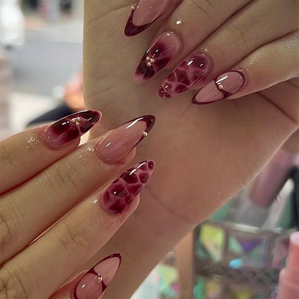 Plaknagels - Korte Kunstnagels - Herbruikbaar - Bloemmotief - DIY-manicure-set - Geschikt voor vrouwen - Rood model