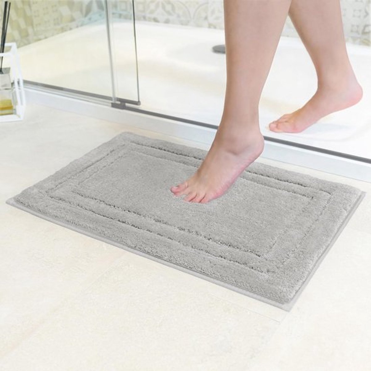 SnelShoppen - Decomira Antislip Badmat - Super Absorberend en Machinewasbaar - Grijs 40x60cm - Ideaal voor Badkamer, Douche, Bad of WC Mat