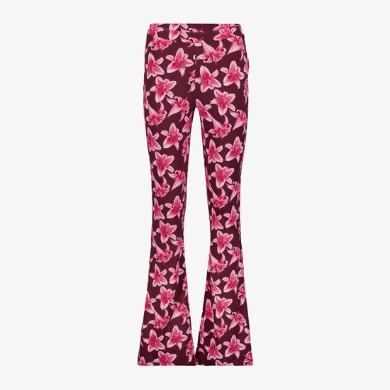 Wijnrode flared broek met all-over roze bloemenprint.