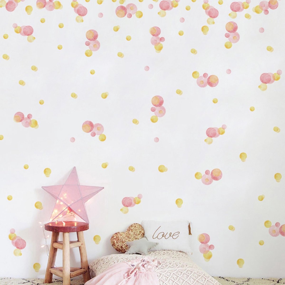 Dailygoods- Muurstickers Kinderen - 140 Stuks - Wanddecoratie Kinderkamer - Roze Dots - Muurstickers Babykamer - Eenvoudig te Verwijderen - Duurzaam Materiaal