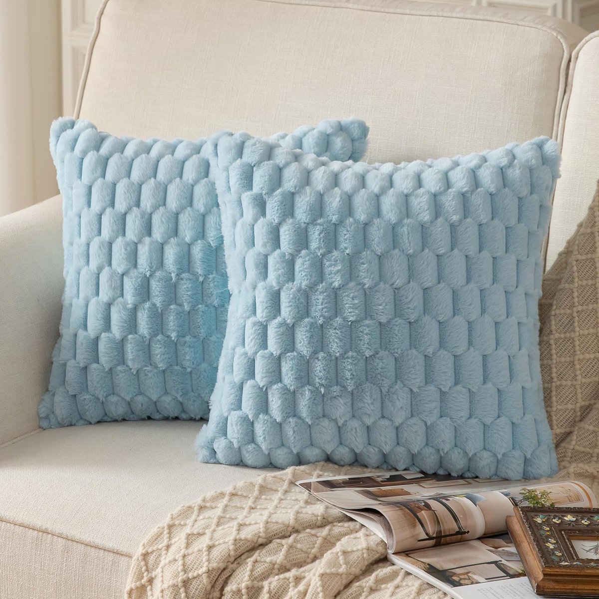 SnelShoppen - Set van 2 Lichtblauwe Super Zachte Pluche Fluffy Decoratieve Kussenhoezen 50x50cm Faux Bont Wol Velvet voor Bank Slaapkamer Woonkamer