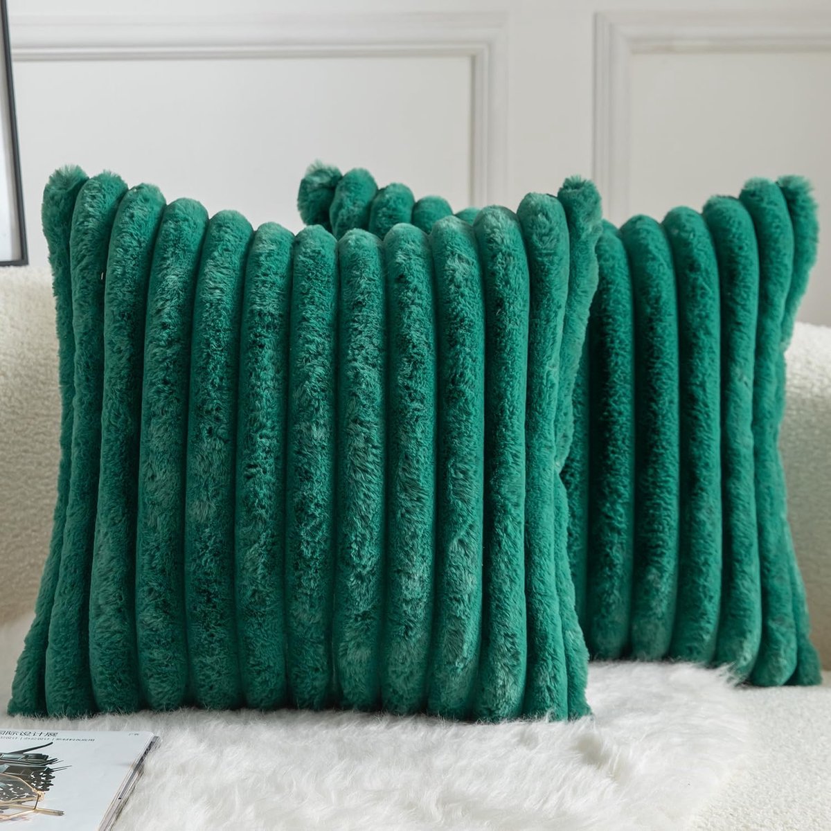 SnelShoppen - Set van 2 Faux Fur Decoratieve Kussenhoezen 24x24 Inch Groen - Luxe Pluche Striped Kussenhoezen voor Woonkamer en Slaapkamer