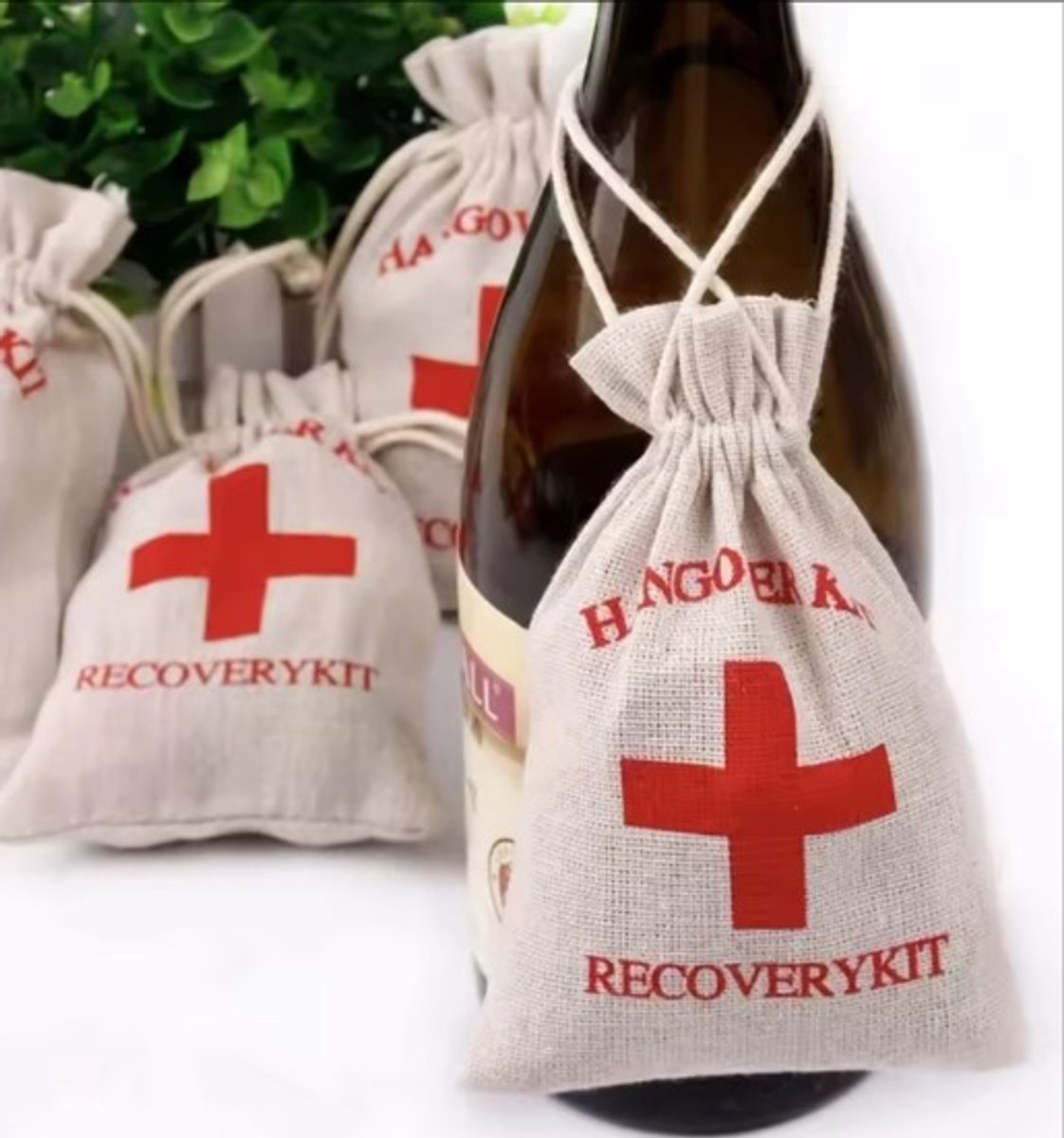 *** 10x Hangover Kit - Jute Traktatie Zakjes - Katoenen Stoffen Snoepzakjes - Koekzakjes - Cookie Bags - Verjaardag, Vrijgezellenfeest, Bruiloft, Feestje - Kater Zakje ***
