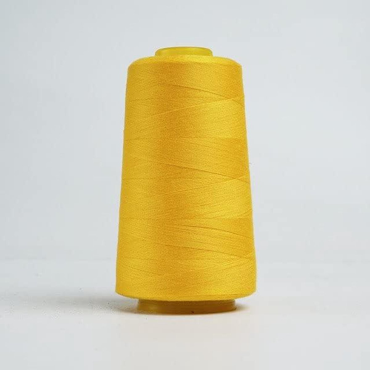 Naaigaren Polyester - Naaimachine Draad - Kleding Maken - Hoge Treksterkte - 3000 Meter - Geel