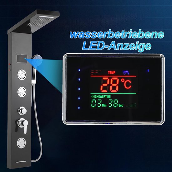 Zwart douchepaneel met weergave van temperatuur (28°C) en douchetijd (03min 38sec) op een digitaal LED-scherm.