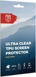 Verpakking Rosso Ultra Clear TPU Screen Protector Duo Pack met telefoon. Iconen: vuilafstotende beschermlaag, silicone, gevoelige aanraking, ultradun design, edge-to-edge bescherming.