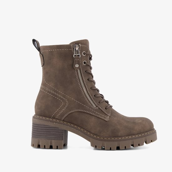 Bruine veterboot met rits, dikke zool en hak.