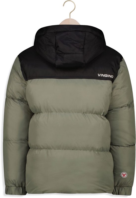 Gewatteerde jas in olijfgroen en zwart, met capuchon en het VINGINO logo op de rug.