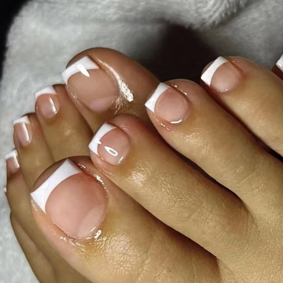 24 stuks Franse puntstickers voor teennagels Witte Franse puntontwerpen Vierkante kunstnagels Volledige dekking Glanzend